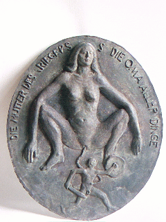 Die Mutter des Kriegers ist die Oma aller Dinge